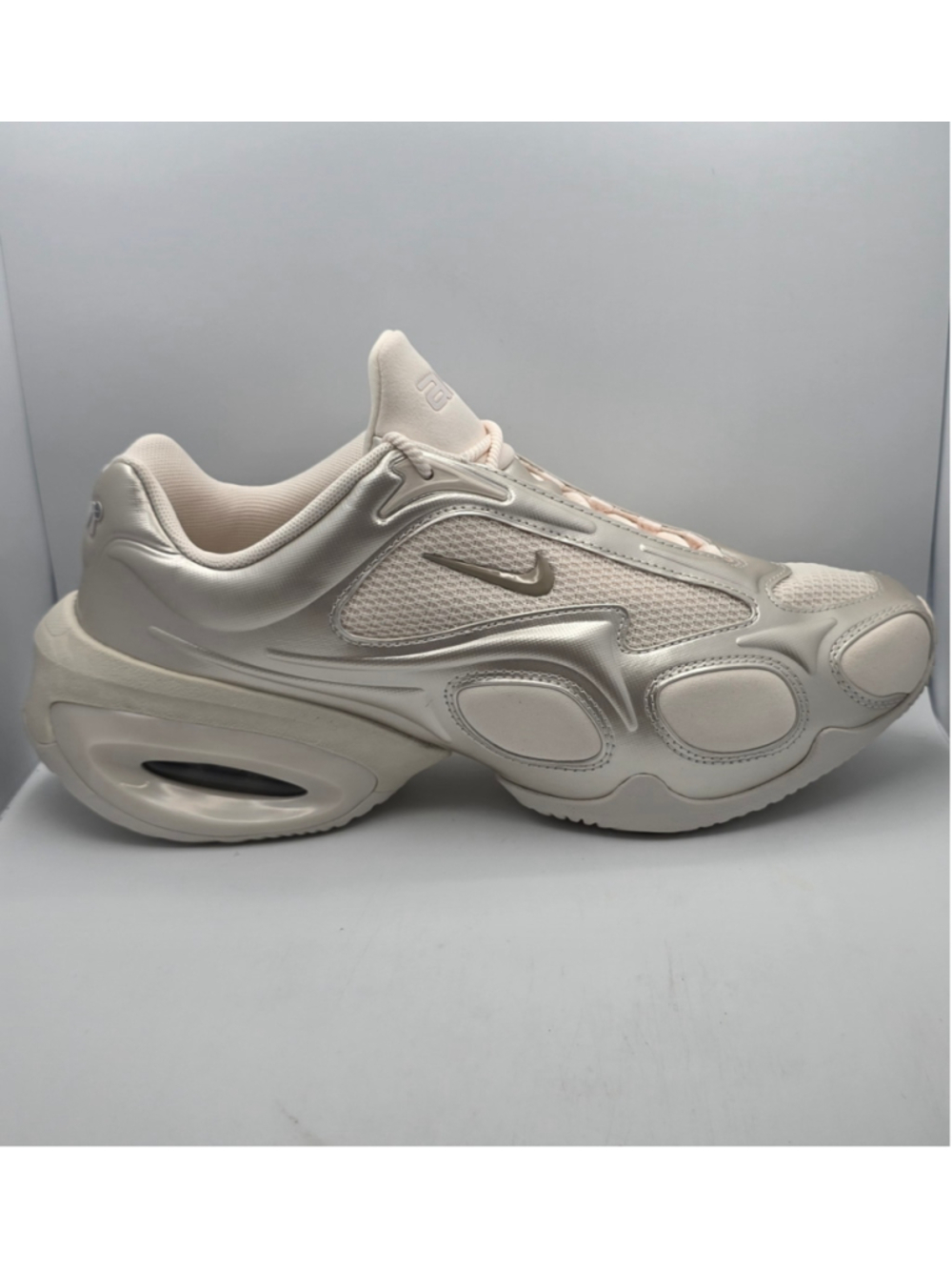 Women's Nike Air Max Sneakers in Beige and Gold women's 9 men's 7.5